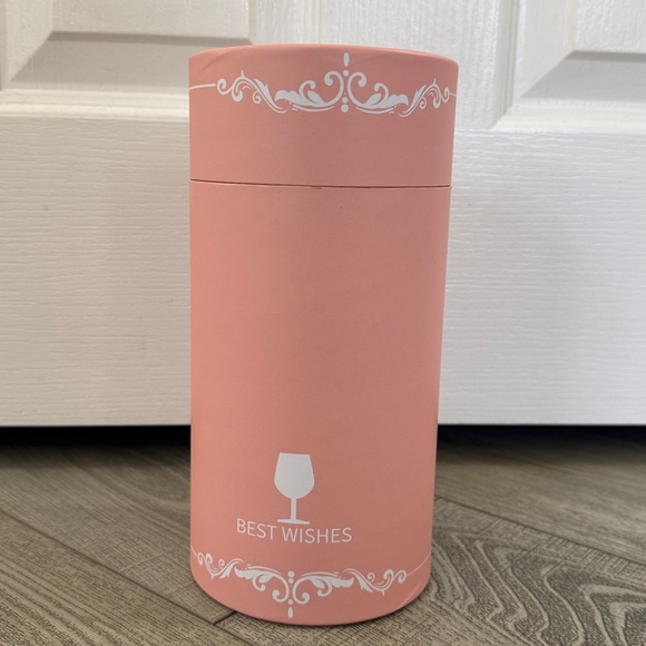 Monogrammed-G Wine Glass - Picture 4 of 7